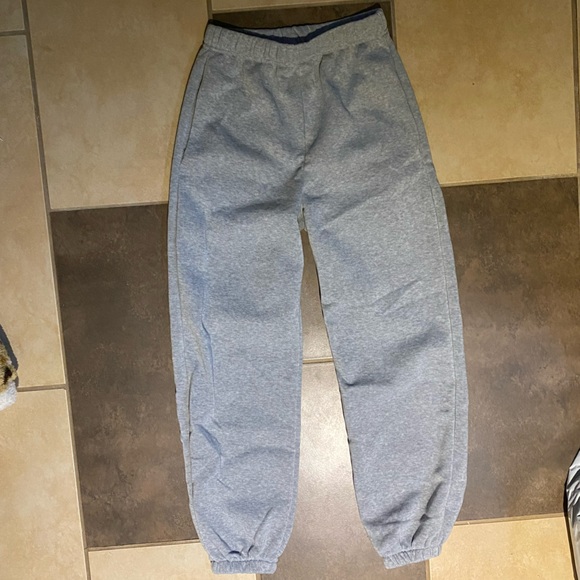 Grey joggings with pockets - Picture 4 of 7